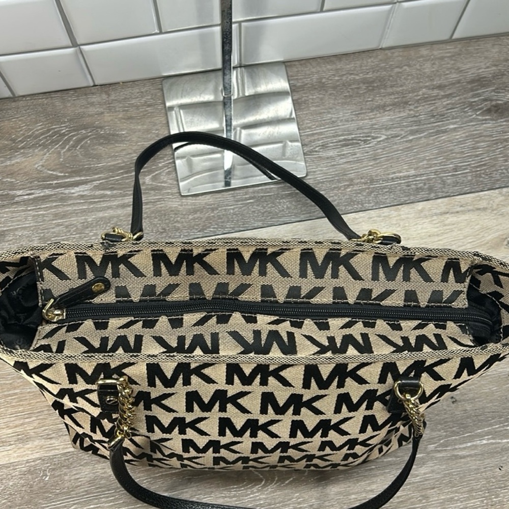Michael Kors Signature Jet Set Signature Canvas Tote-Excellent Condition! - Picture 10 of 11